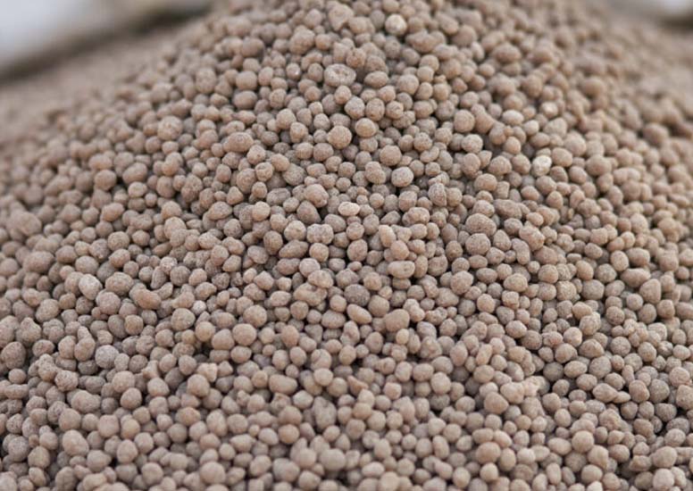 Which fertilizer is better, granulated or blended?