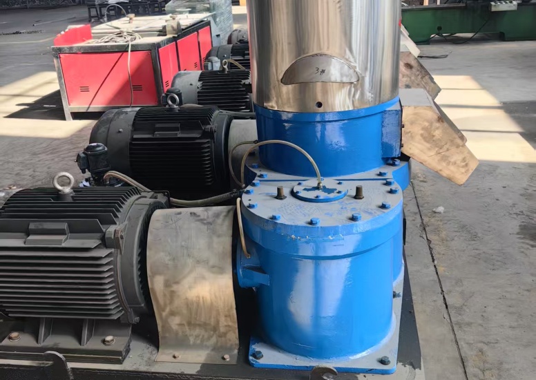 What is a Double Roller Extrusion Granulator