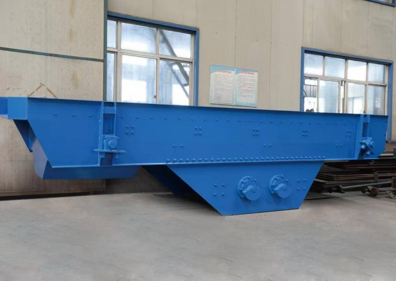 Vibrating screening machine