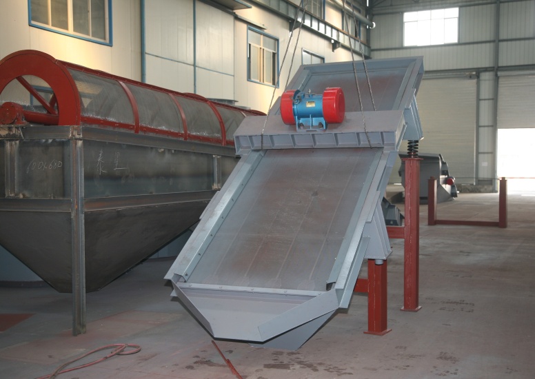 Vibrating screening machine