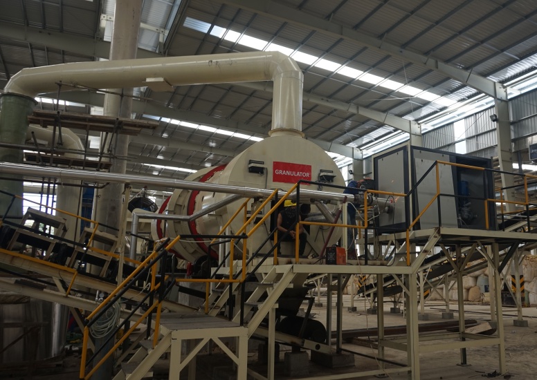 What are the advantages of the fertilizer processed by organic fertilizer equipment?