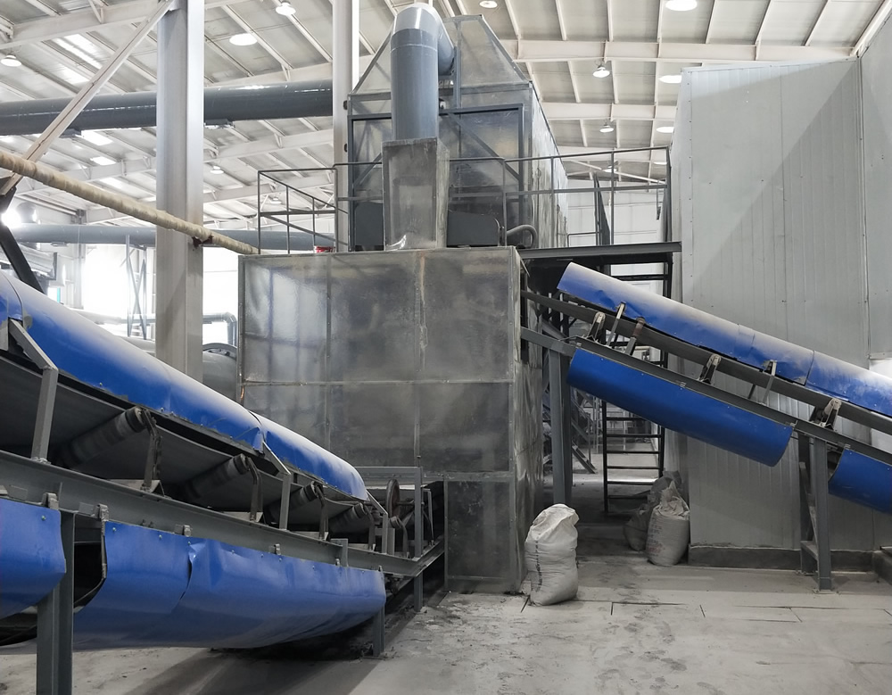 Install and debug conveyor belt equipment for Vietnamese customers