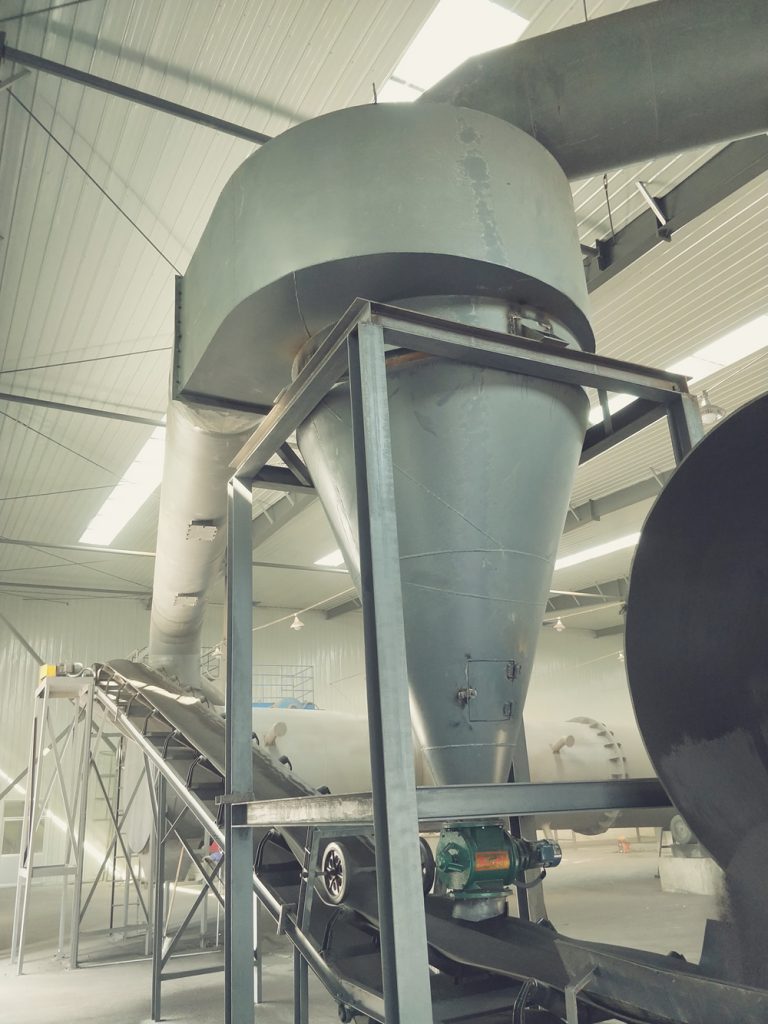 Vietnam Ho Chi Minh City Fertilizer Company installs and debugs cyclone dust removal equipment